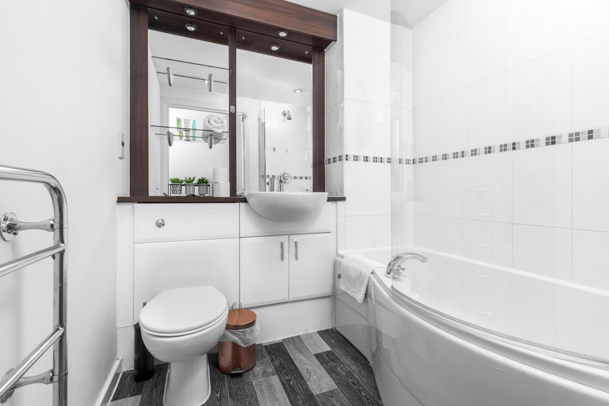 City Centre Apartment - 2 Bedroom - Secure Parking - Top Rated - 201M Birmingham Dış mekan fotoğraf