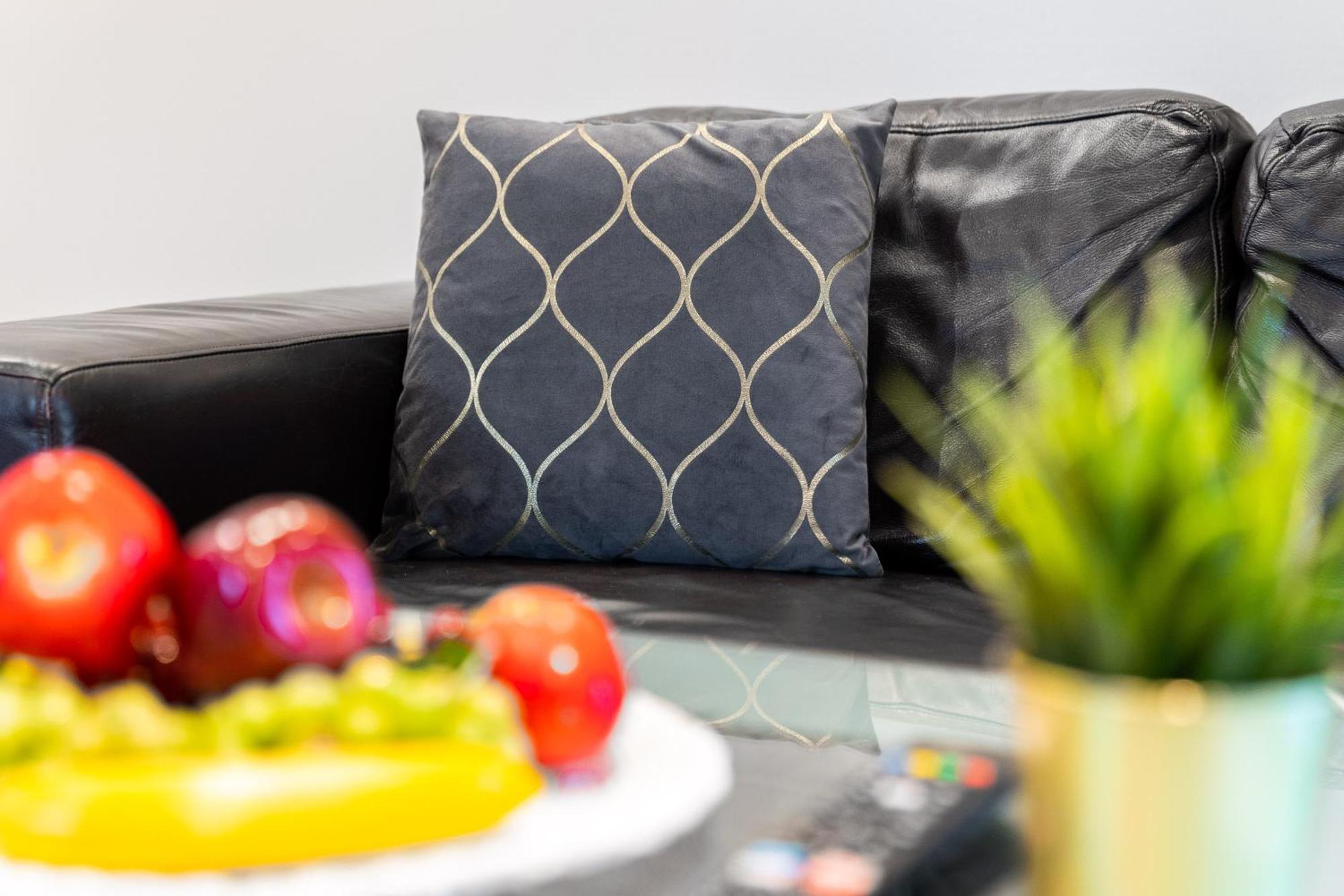 City Centre Apartment - 2 Bedroom - Secure Parking - Top Rated - 201M Birmingham Dış mekan fotoğraf