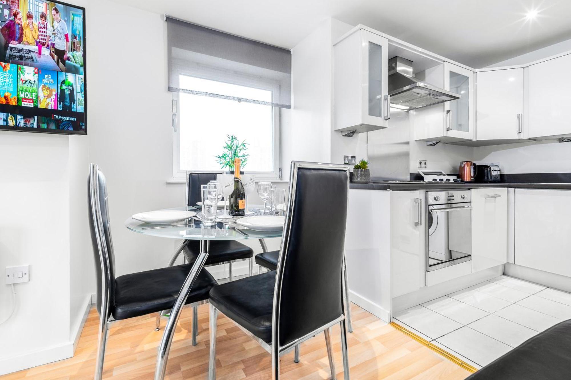 City Centre Apartment - 2 Bedroom - Secure Parking - Top Rated - 201M Birmingham Dış mekan fotoğraf